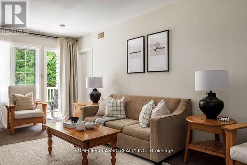 2108-09 - 90 Highland Drive N, Oro-Medonte, ON - Indoor Photo Showing Living Room