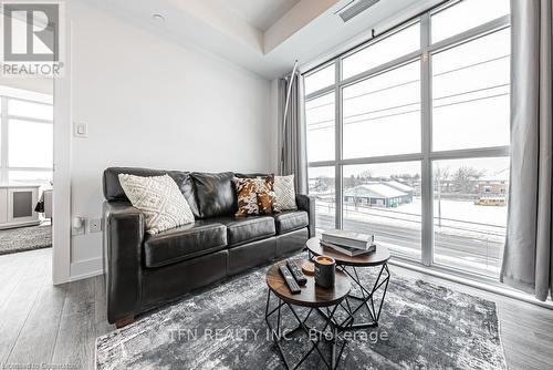 302 - 450 Dundas Street E, Hamilton, ON - Indoor Photo Showing Living Room