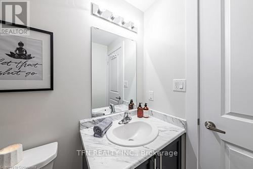 302 - 450 Dundas Street E, Hamilton, ON - Indoor Photo Showing Bathroom