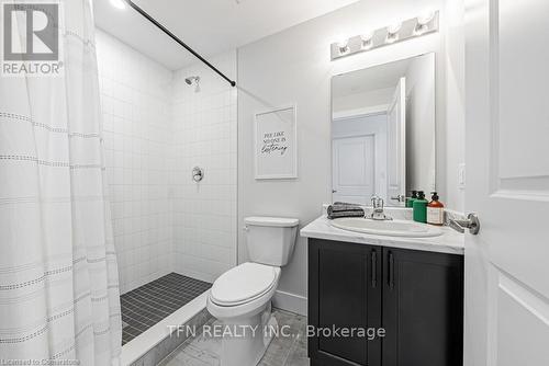 302 - 450 Dundas Street E, Hamilton, ON - Indoor Photo Showing Bathroom