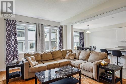 17 Wintergreen Crescent, Haldimand, ON - Indoor Photo Showing Living Room