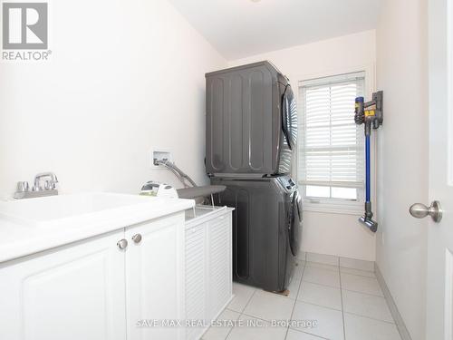 23 Chaumont Drive, Hamilton, ON - Indoor Photo Showing Laundry Room