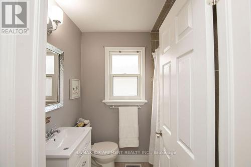 Lower - 551 Barnaby Street, Hamilton, ON - Indoor Photo Showing Bathroom