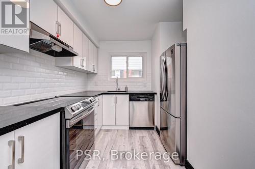 F - 520 Sunnydale Place, Waterloo, ON - Indoor Photo Showing Kitchen With Stainless Steel Kitchen With Upgraded Kitchen