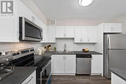 38 - 33 Burns Drive, Guelph, ON - Indoor Photo Showing Kitchen With Double Sink With Upgraded Kitchen