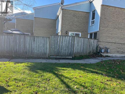 38 - 33 Burns Drive, Guelph, ON - Outdoor