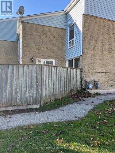 38 - 33 Burns Drive, Guelph, ON - Outdoor