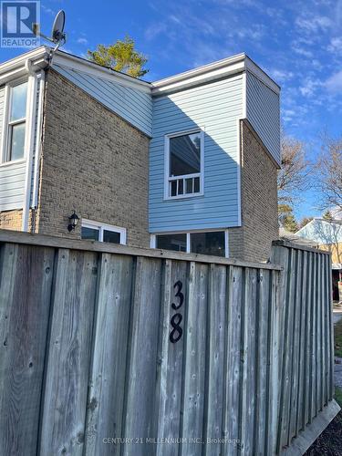 38 - 33 Burns Drive, Guelph, ON - Outdoor