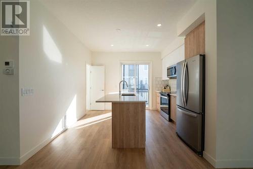 504, 857 Belmont Drive Sw, Calgary, AB - Indoor Photo Showing Kitchen