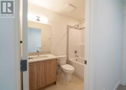 504, 857 Belmont Drive Sw, Calgary, AB - Indoor Photo Showing Bathroom