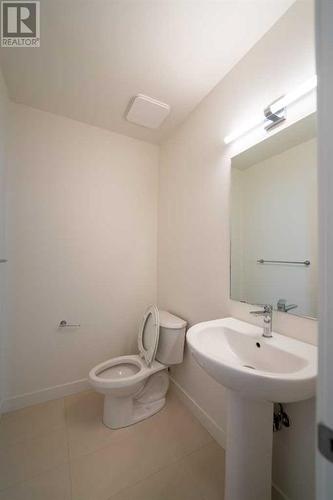 504, 857 Belmont Drive Sw, Calgary, AB - Indoor Photo Showing Bathroom