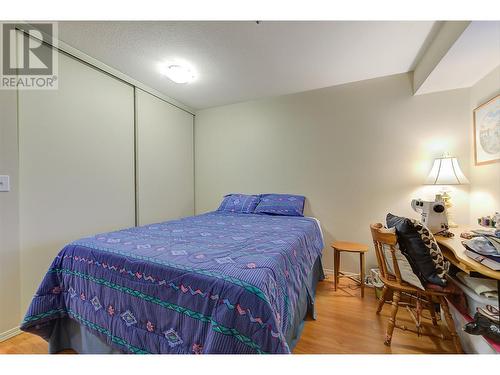 1045 Sutherland Avenue Unit# 302, Kelowna, BC - Indoor Photo Showing Bedroom