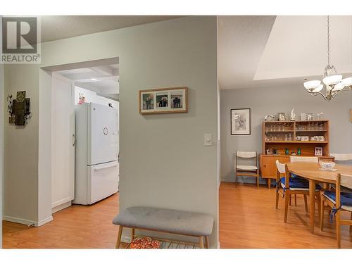 1045 Sutherland Avenue Unit# 302, Kelowna, BC - Indoor Photo Showing Dining Room