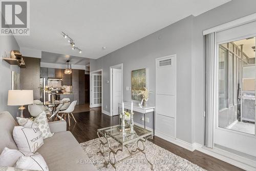 611 - 277 South Park Road, Markham, ON - Indoor Photo Showing Living Room