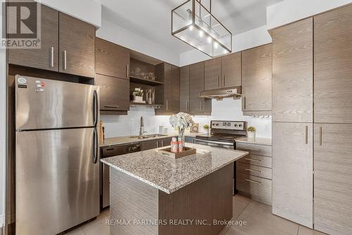 611 - 277 South Park Road, Markham, ON - Indoor Photo Showing Kitchen With Double Sink With Upgraded Kitchen