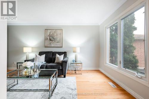 8 Cranmore Court, Brampton, ON - Indoor Photo Showing Living Room