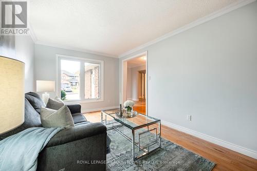 8 Cranmore Court, Brampton, ON - Indoor Photo Showing Living Room