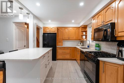 8 Cranmore Court, Brampton, ON - Indoor Photo Showing Kitchen With Double Sink