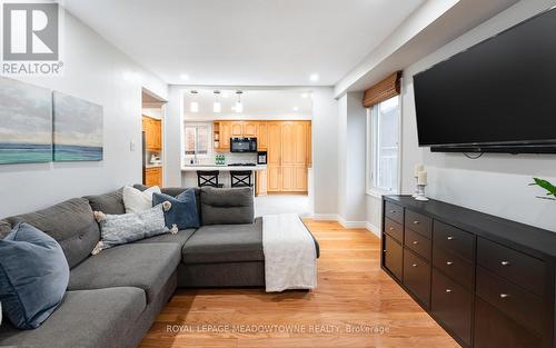 8 Cranmore Court, Brampton, ON - Indoor Photo Showing Living Room