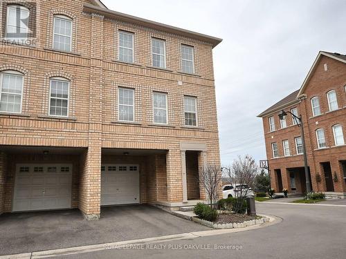 90 - 2280 Baronwood Drive, Oakville, ON - Outdoor With Facade