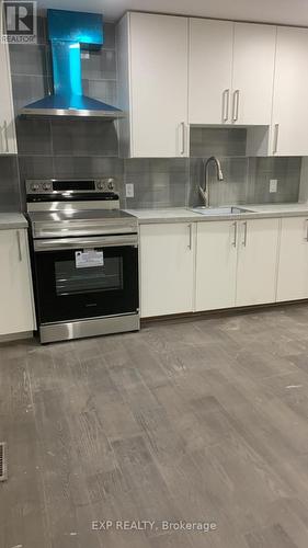 201 - 20473 Highway 48, East Gwillimbury, ON - Indoor Photo Showing Kitchen