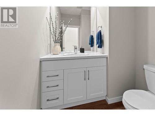 Main Floor 2 Piece Powder Room - 1951 Qu'Appelle Boulevard Unit# 115, Kamloops, BC - Indoor Photo Showing Bathroom