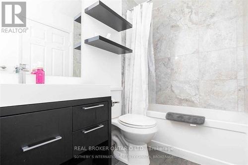 201 - 8 Wellesley Street, Toronto, ON - Indoor Photo Showing Bathroom