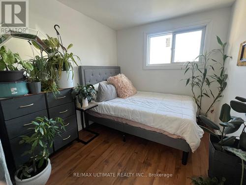 102 Mowat Crescent, Barrie, ON - Indoor Photo Showing Bedroom