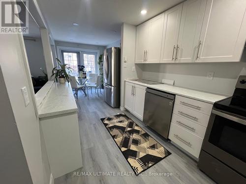 102 Mowat Crescent, Barrie, ON - Indoor Photo Showing Kitchen