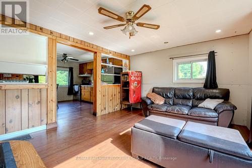 1376 13 Line N, Oro-Medonte, ON - Indoor Photo Showing Living Room