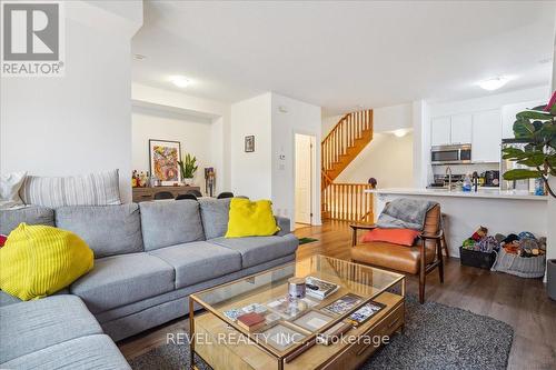 83 - 2435 Greenwich Drive, Oakville, ON - Indoor Photo Showing Living Room