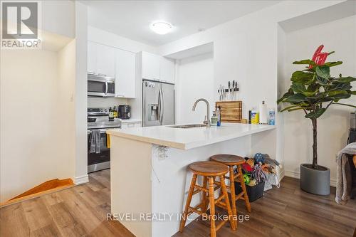 83 - 2435 Greenwich Drive, Oakville, ON - Indoor Photo Showing Kitchen