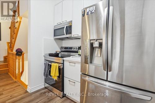 83 - 2435 Greenwich Drive, Oakville, ON - Indoor Photo Showing Kitchen With Stainless Steel Kitchen