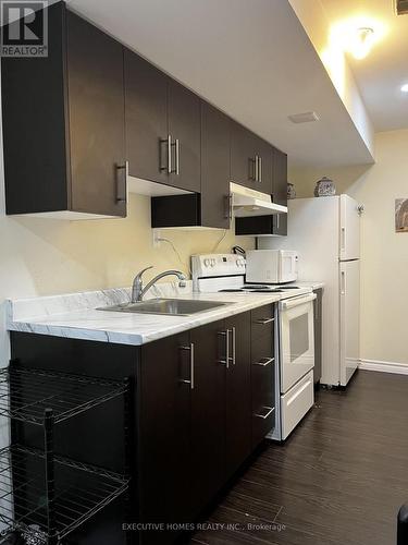 36 Edsel Road, Brampton, ON - Indoor Photo Showing Kitchen