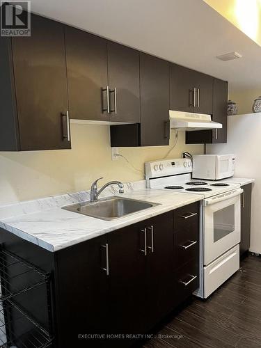 36 Edsel Road, Brampton, ON - Indoor Photo Showing Kitchen