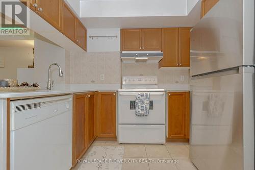 1607 - 1 Elm Drive, Mississauga, ON - Indoor Photo Showing Kitchen