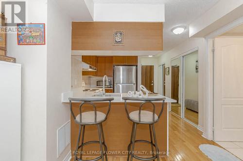 1607 - 1 Elm Drive, Mississauga, ON - Indoor Photo Showing Kitchen