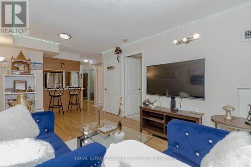 1607 - 1 Elm Drive, Mississauga, ON - Indoor Photo Showing Living Room