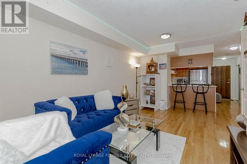 1607 - 1 Elm Drive, Mississauga, ON - Indoor Photo Showing Living Room