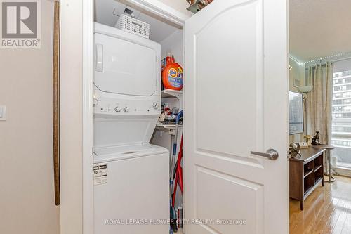 1607 - 1 Elm Drive, Mississauga, ON - Indoor Photo Showing Laundry Room