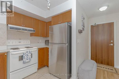 1607 - 1 Elm Drive, Mississauga, ON - Indoor Photo Showing Kitchen