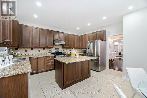 35 Niceview Drive, Brampton, ON - Indoor Photo Showing Kitchen