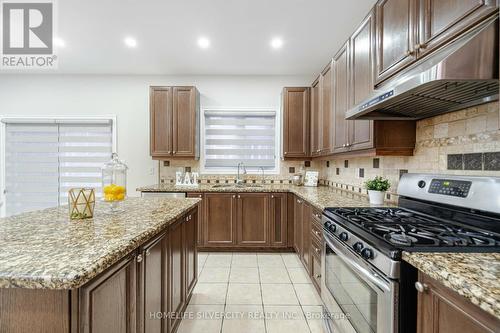 35 Niceview Drive, Brampton, ON - Indoor Photo Showing Kitchen With Upgraded Kitchen