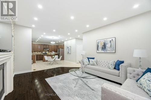 35 Niceview Drive, Brampton, ON - Indoor Photo Showing Living Room