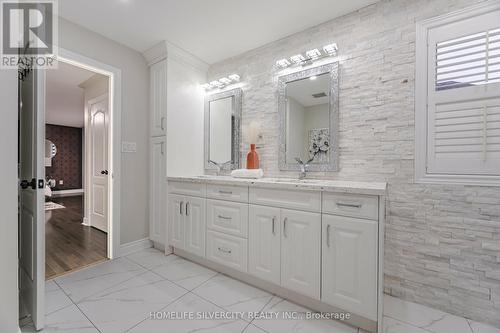 35 Niceview Drive, Brampton, ON - Indoor Photo Showing Bathroom