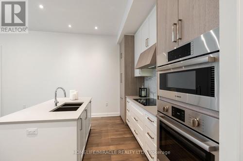 605 - 42 Mill Street, Halton Hills, ON - Indoor Photo Showing Kitchen