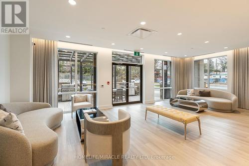 605 - 42 Mill Street, Halton Hills, ON - Indoor Photo Showing Living Room