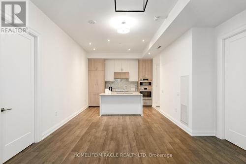 605 - 42 Mill Street, Halton Hills, ON - Indoor Photo Showing Kitchen