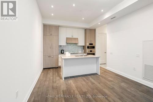 605 - 42 Mill Street, Halton Hills, ON - Indoor Photo Showing Kitchen