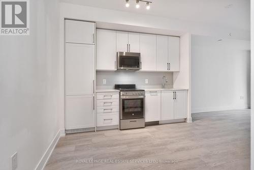 230 - 2450 Old Bronte Road, Oakville, ON - Indoor Photo Showing Kitchen